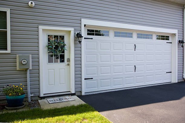 24/7 Emergency Garage Door Panel Replacement experts in Bladensburg, MD